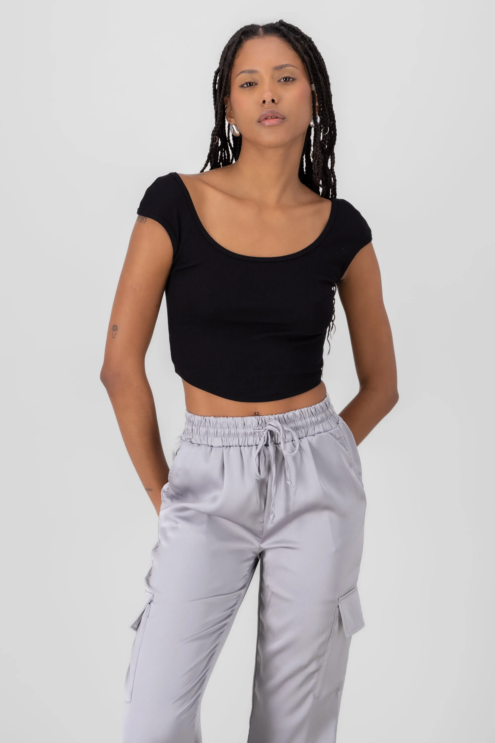 Top cuello redondo rib sold by Shasa