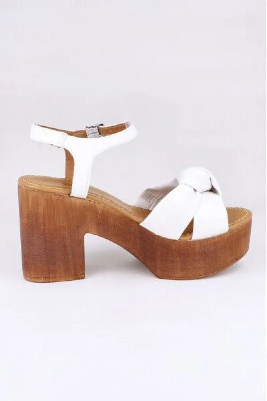 Tacón efecto piel nudo delantero sold by Shasa