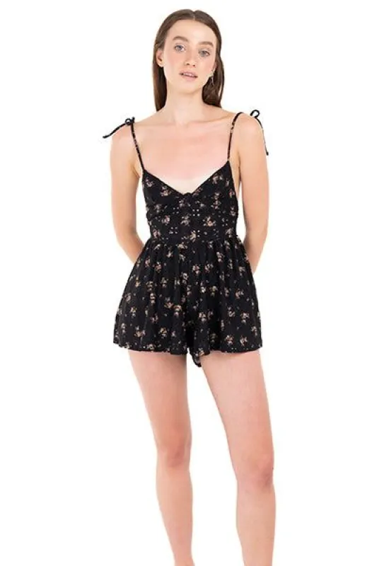 Romper flores tirantes sold by Shasa