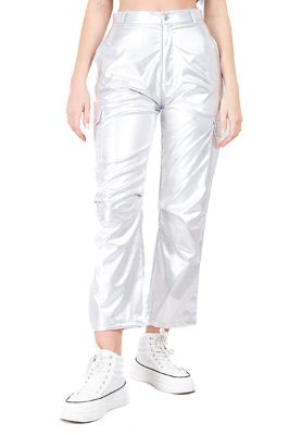 Pantalón cargo metálico sold by Shasa