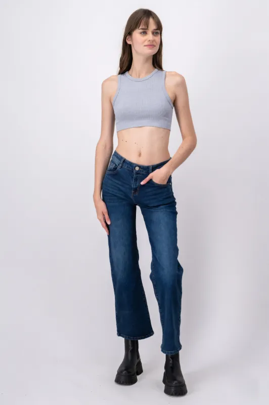 Jeans straight efecto desgastado sold by Shasa