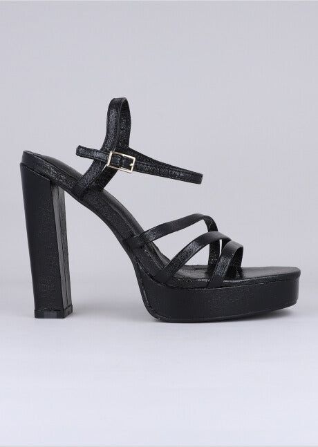 Tacón Bloque Correas Brillosas sold by Shasa