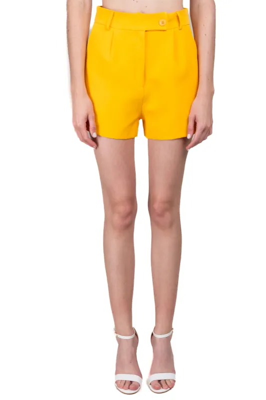 Short Pinzas Bolsas Con Botón Cruzado sold by Shasa