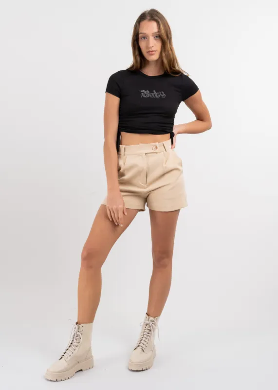 Short Pinzas Bolsas Con Botón Cruzado sold by Shasa