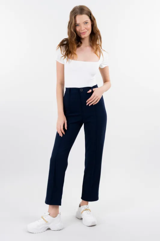 Pantalón Corto Capri sold by Shasa