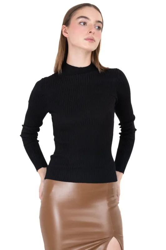 Suéter acanalado cuello alto sold by Shasa