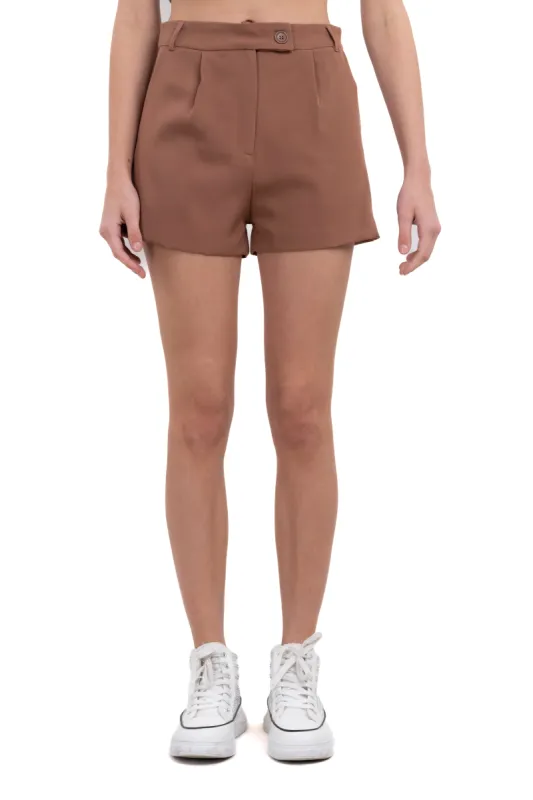 Short Pinzas Bolsas Con Botón Cruzado sold by Shasa