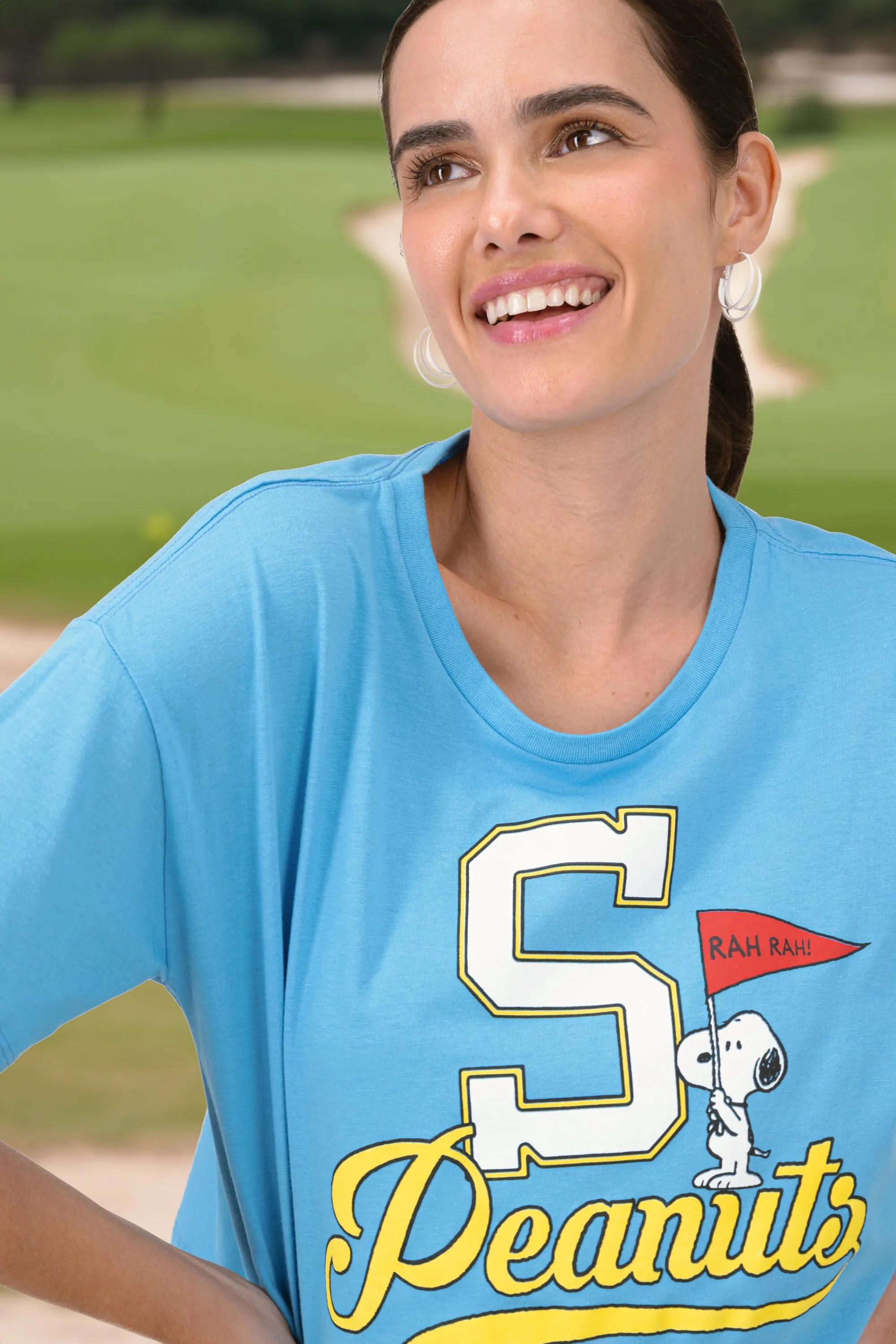 Playera crop snoopy letra s sold by Shasa