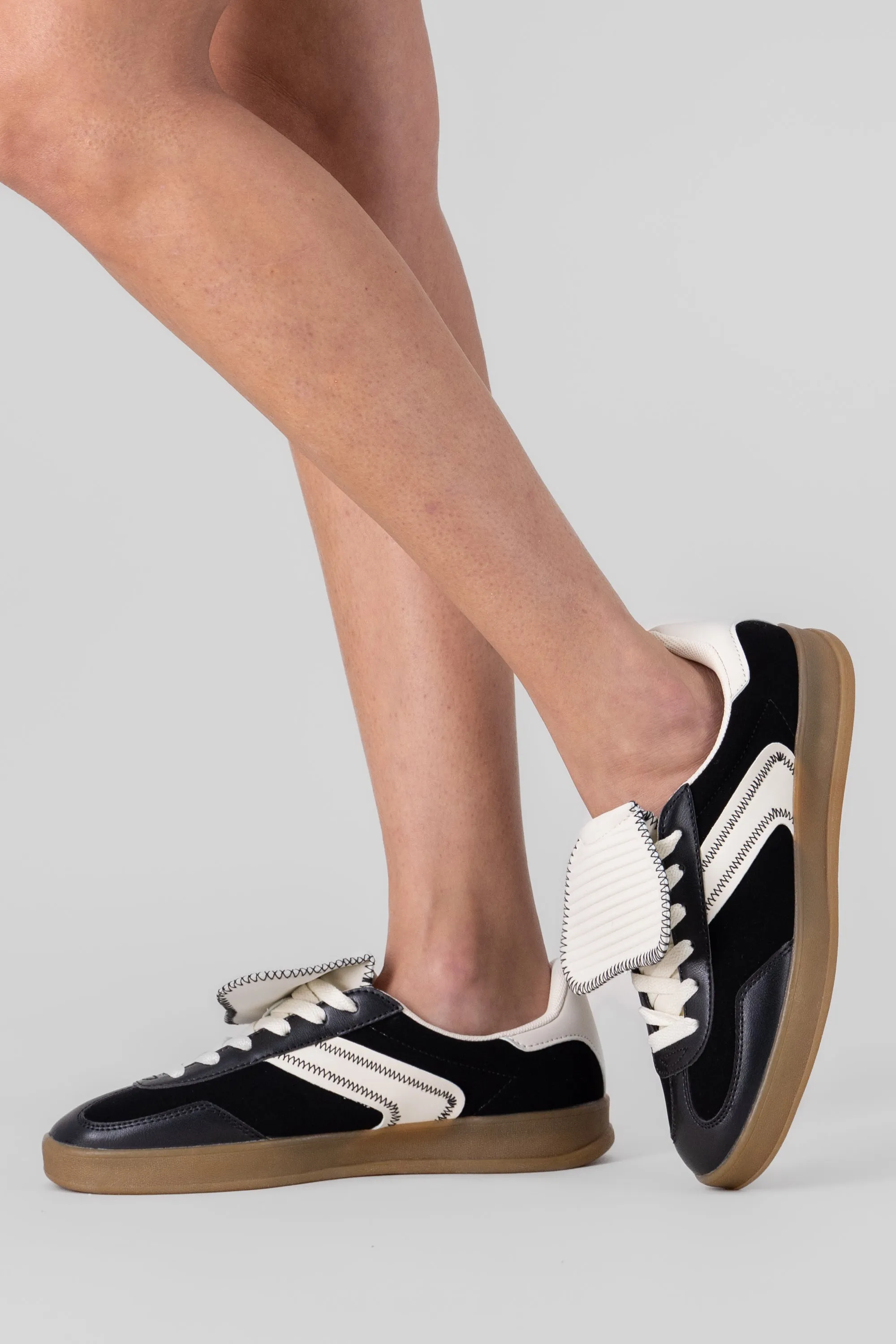 Tenis retro lengueta contrastes sold by Shasa