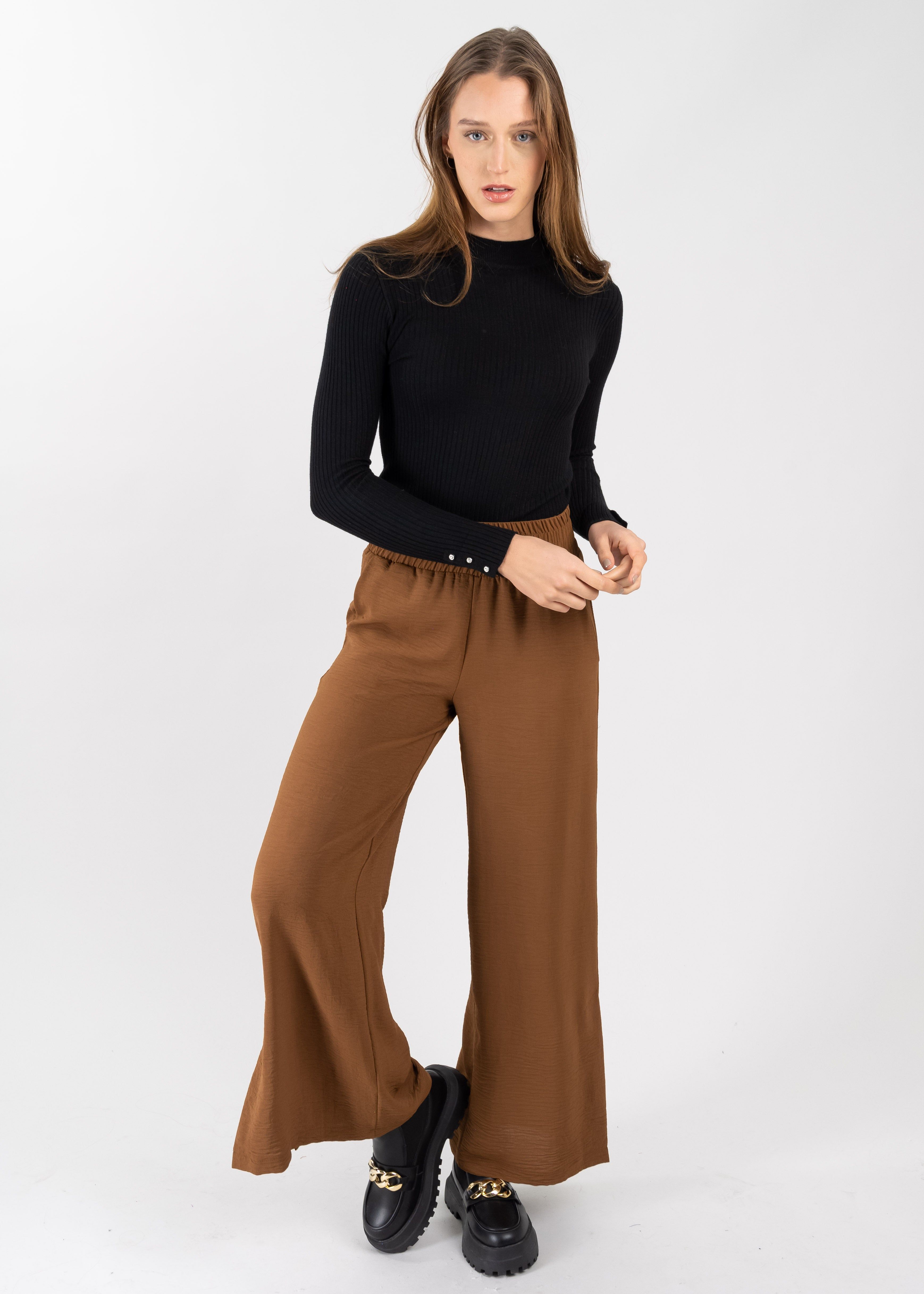 Pantalón Amplio Liso sold by Shasa