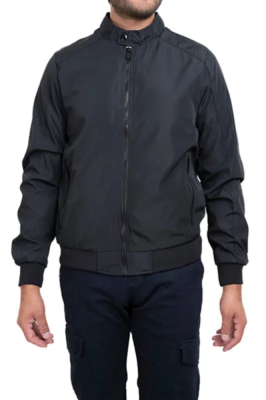 Chamarra rompevientos monocolor sold by Shasa