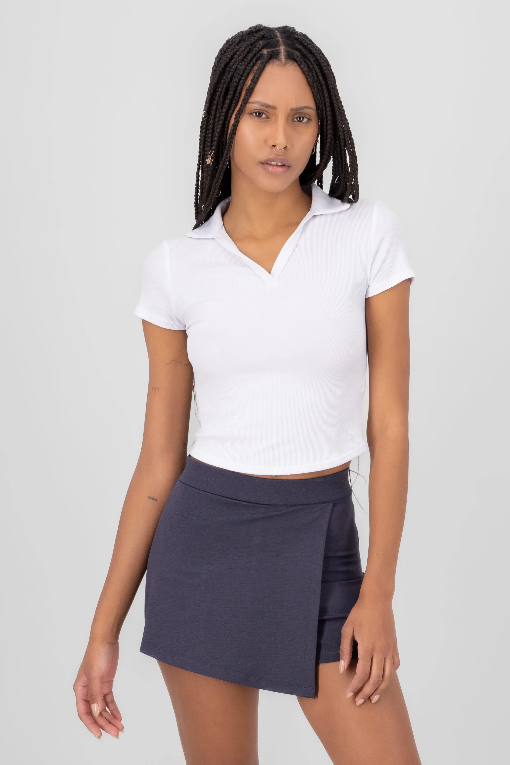 Falda Short Liso Asimétrico sold by Shasa