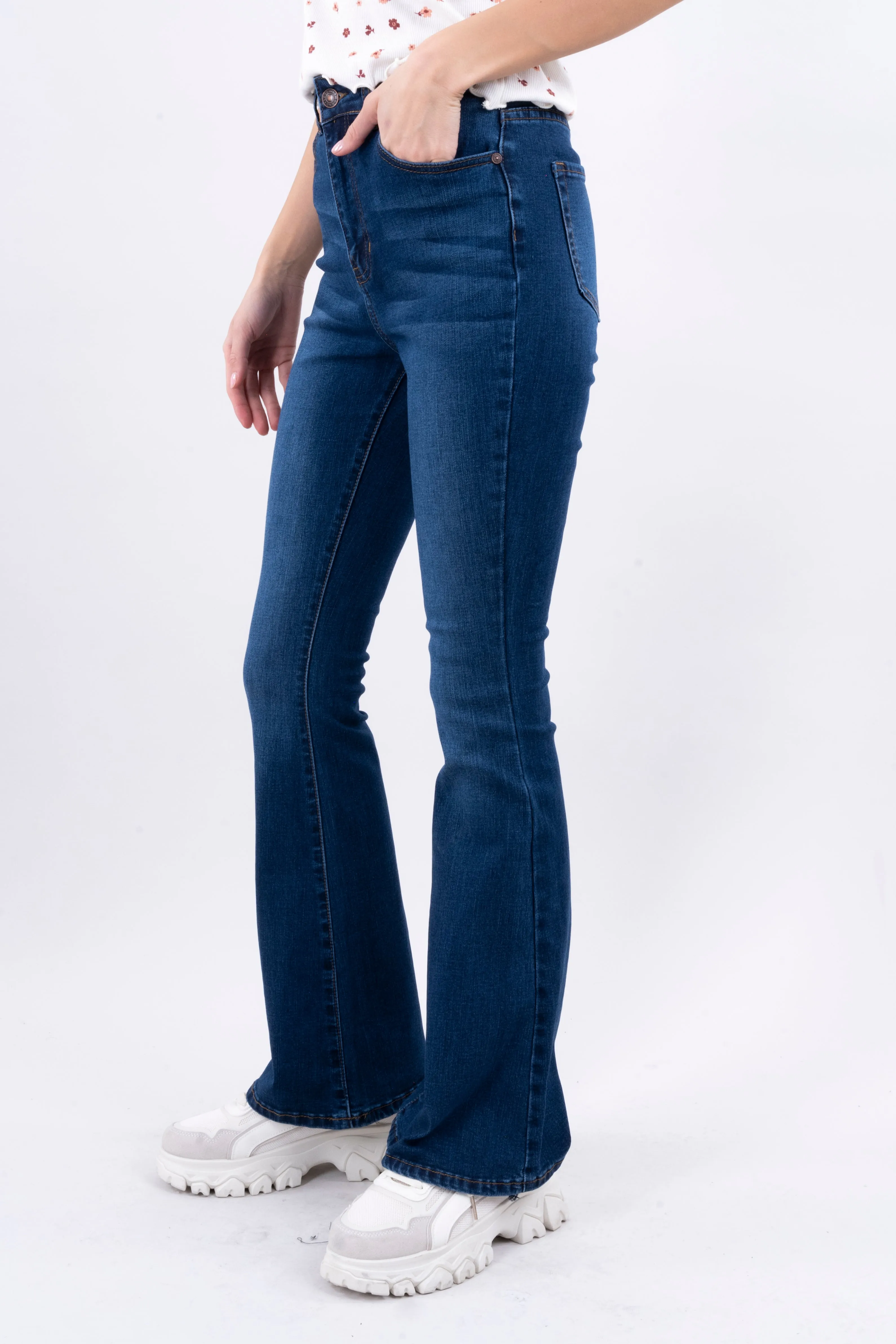 Jeans Flared Ligeramente Deslavados sold by Shasa product image thumbnail 3