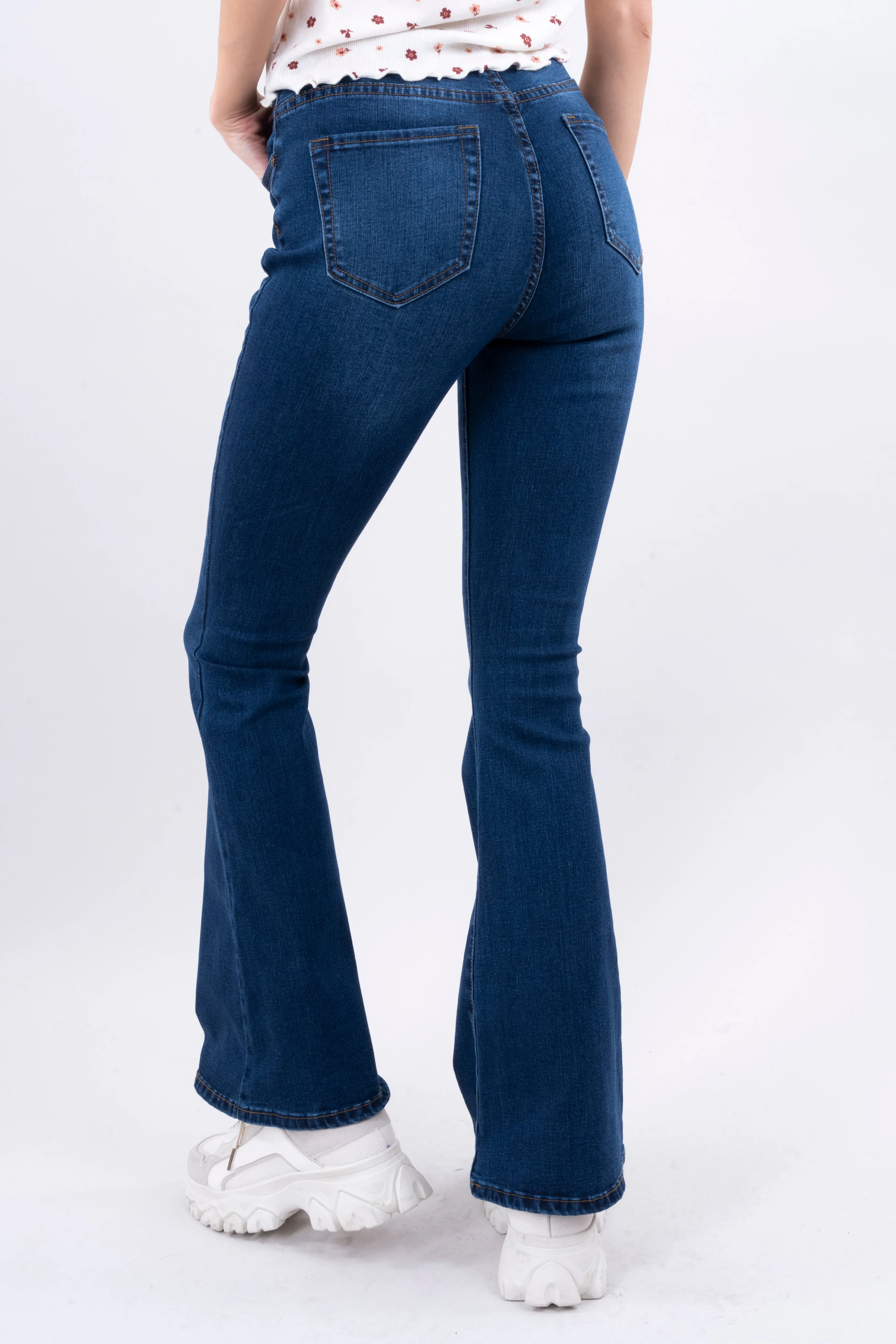 Jeans Flared Ligeramente Deslavados sold by Shasa product image thumbnail 4