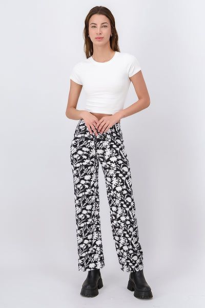 Pantalon amplio estampado flores sold by Shasa
