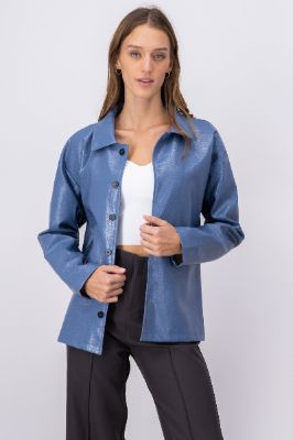 Chamarra efecto piel textura croco sold by Shasa