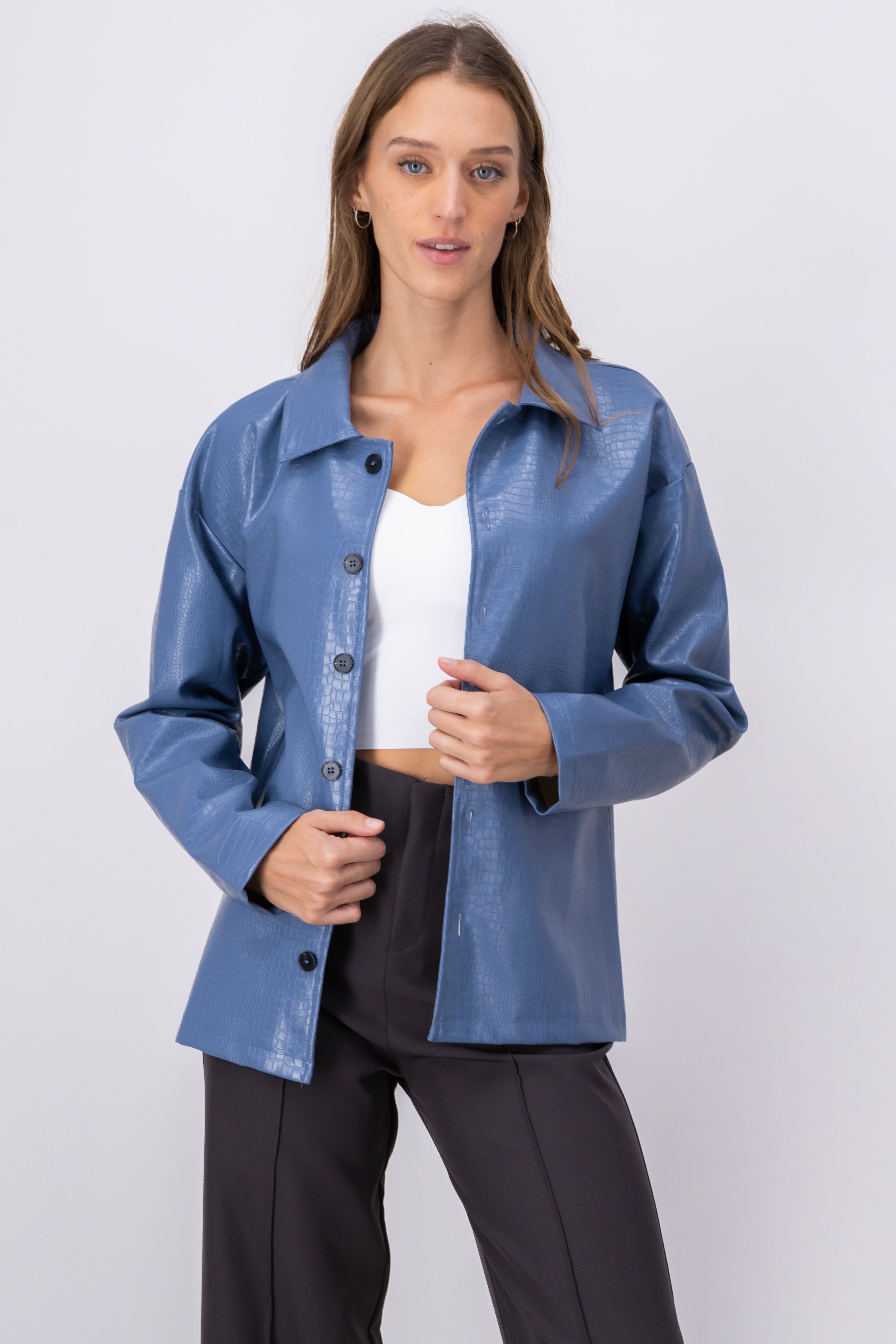 Chamarra efecto piel textura croco sold by Shasa