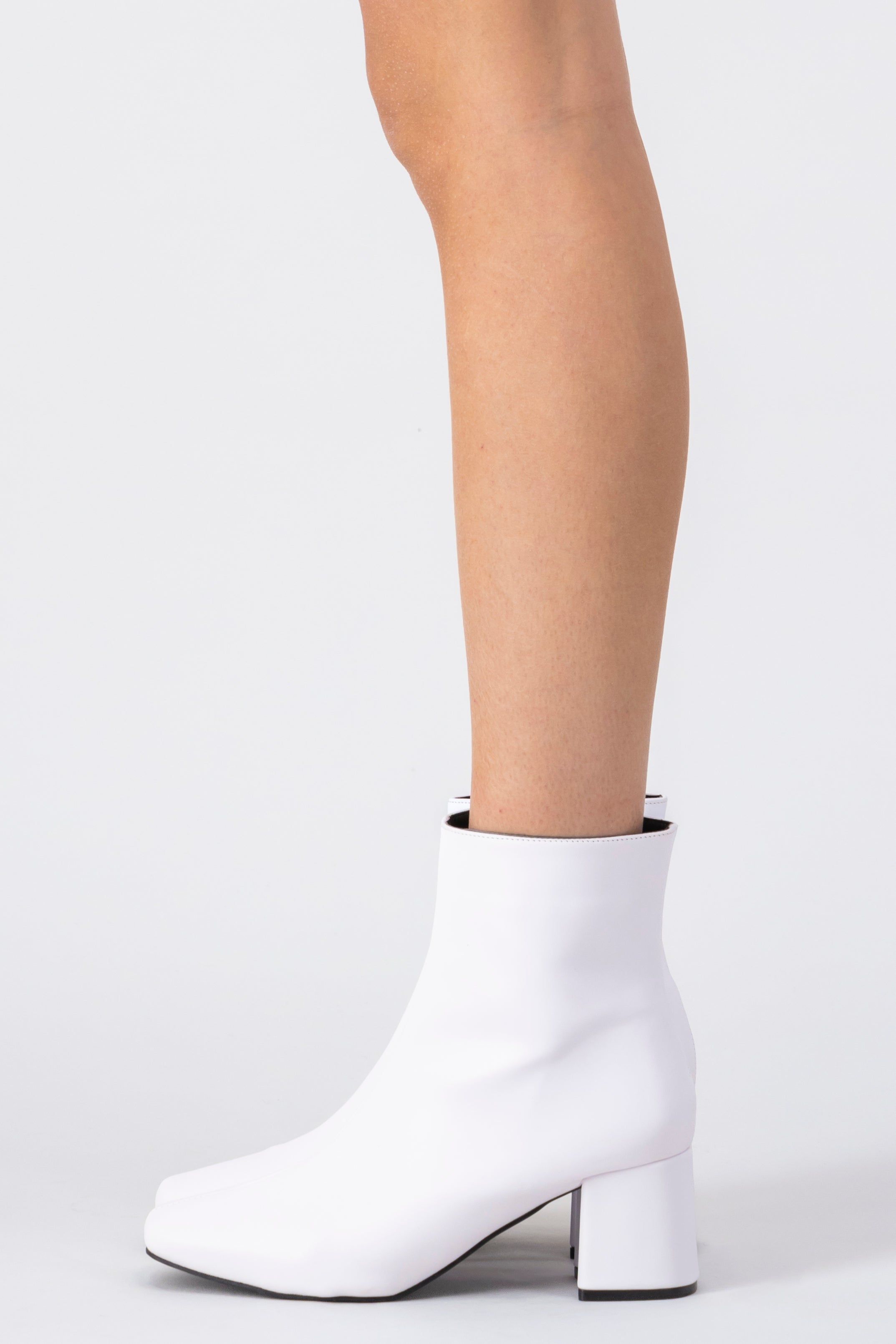 Botín clásico punta cuadrada sold by Shasa product image thumbnail 3