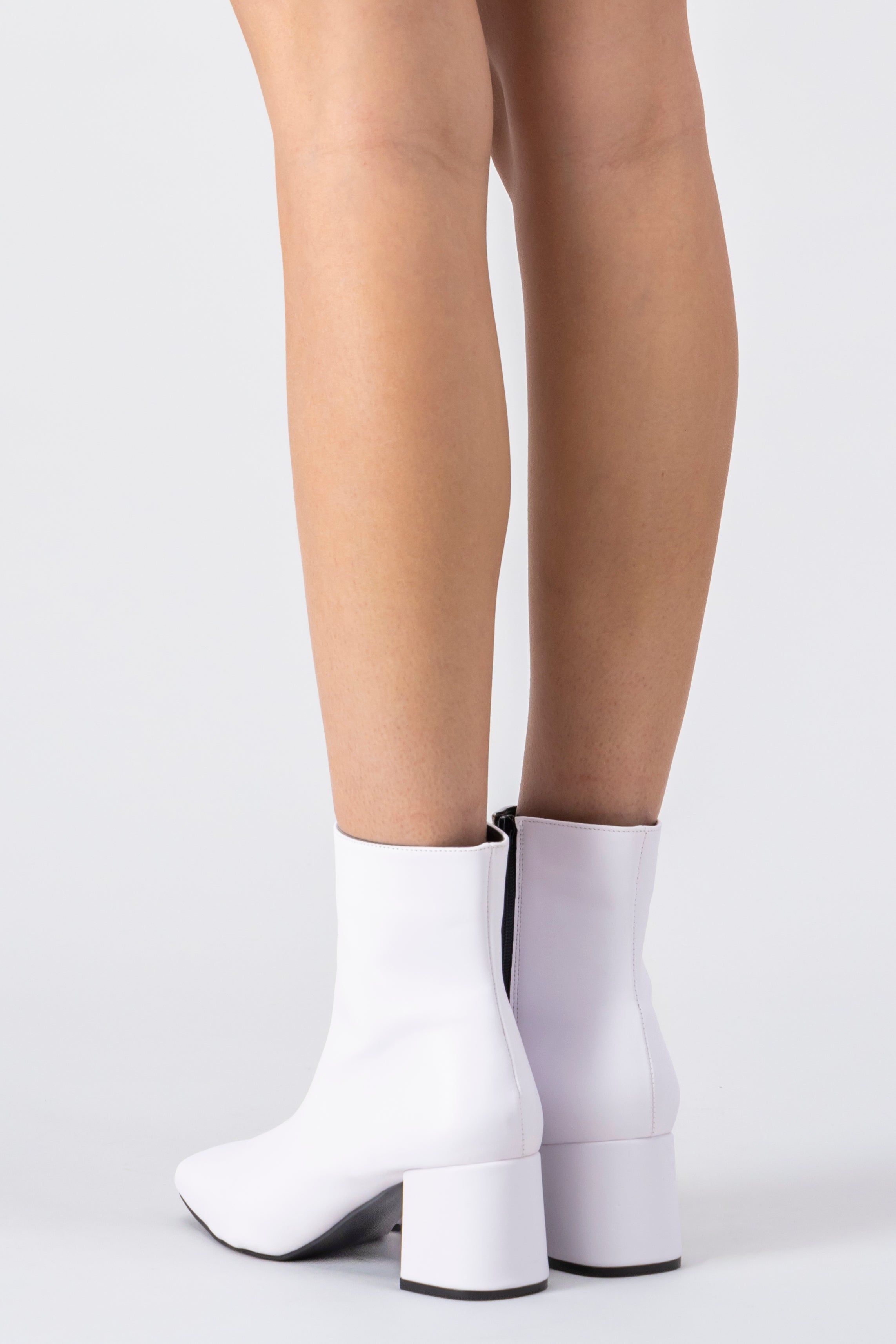 Botín clásico punta cuadrada sold by Shasa product image thumbnail 4