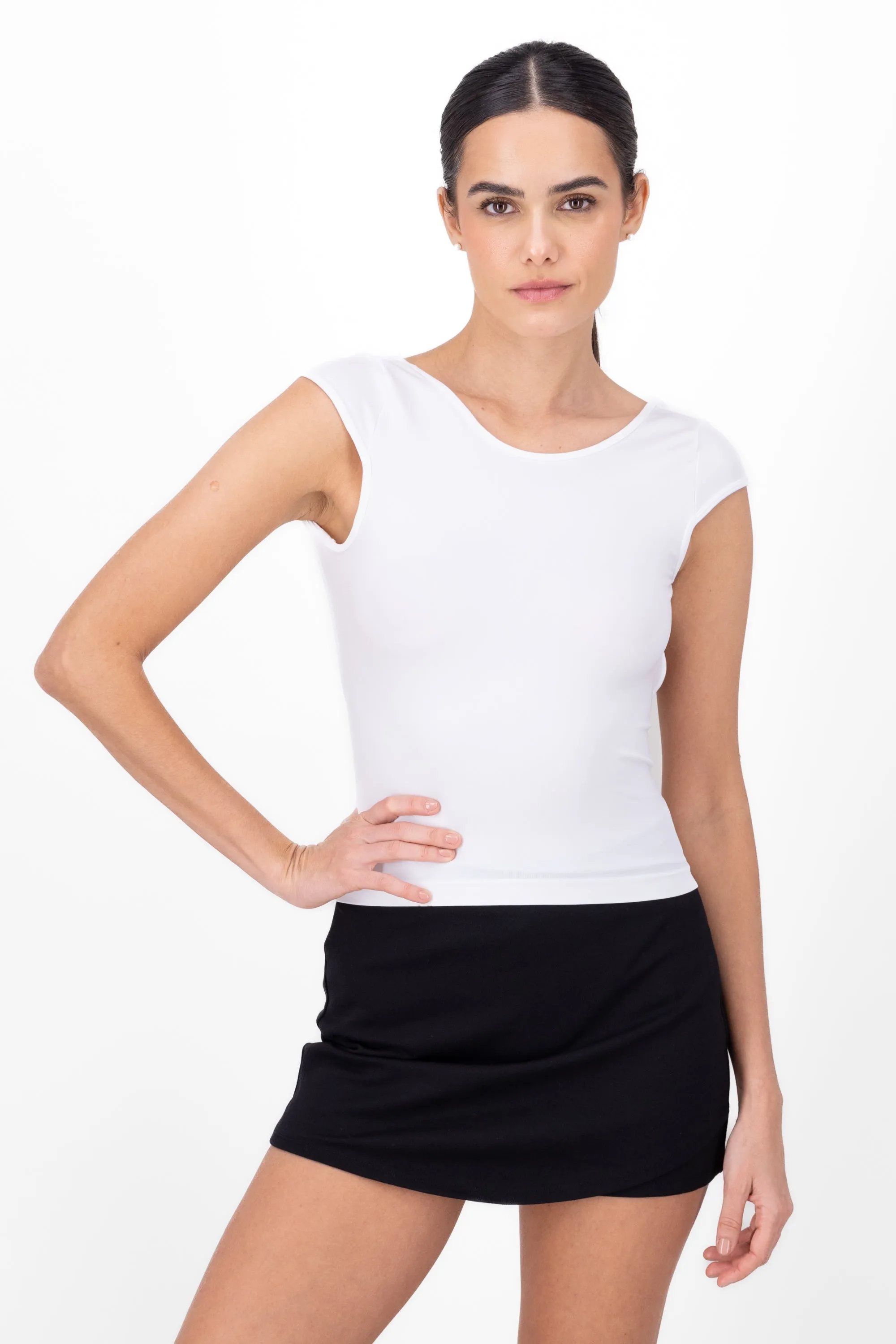 Top espalda descubierta liso sold by Shasa