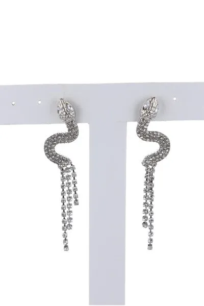 Aretes largos serpiente sold by Shasa