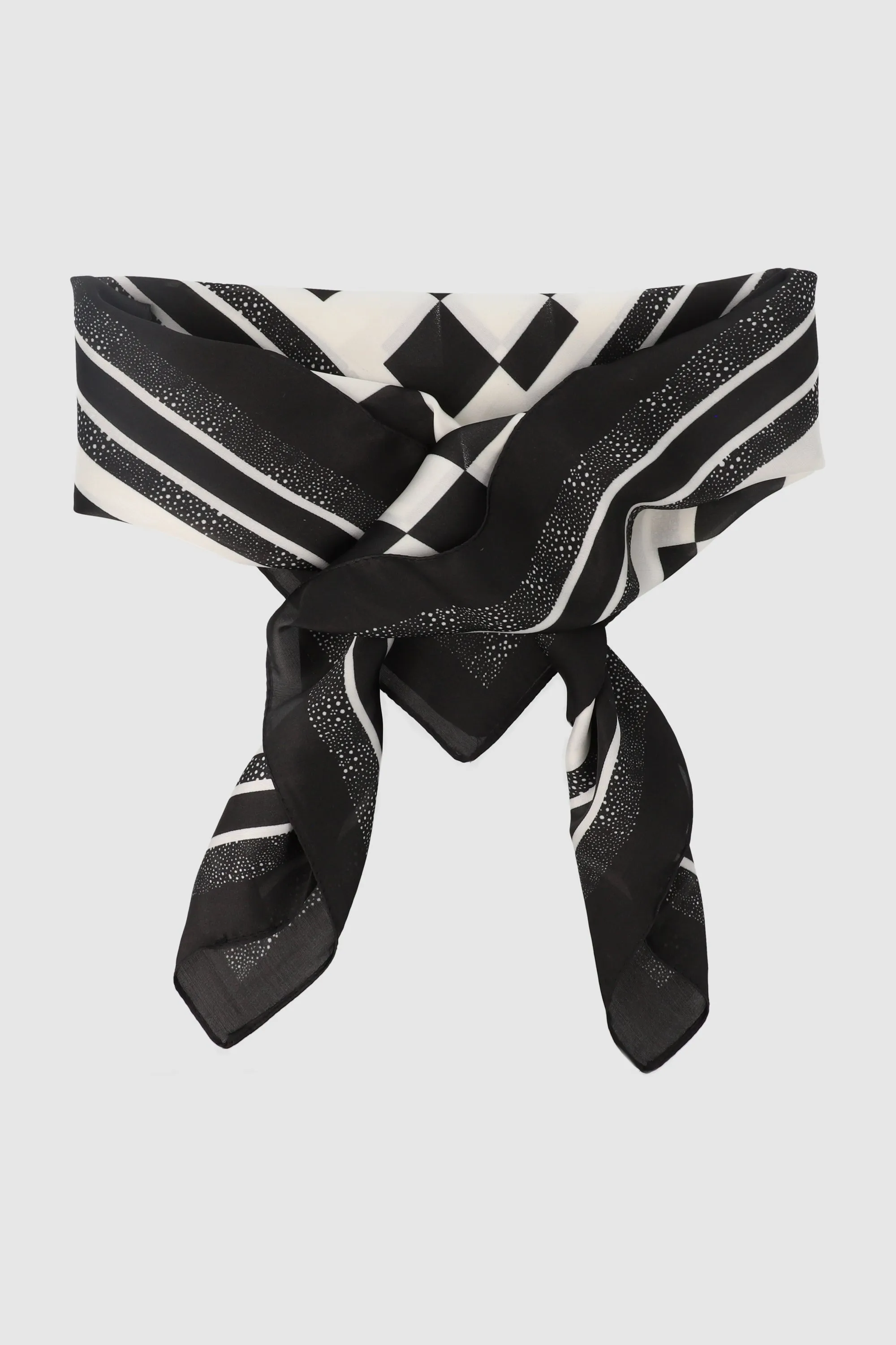 Pañuelo cuadros clasicos sold by Shasa product image thumbnail 2