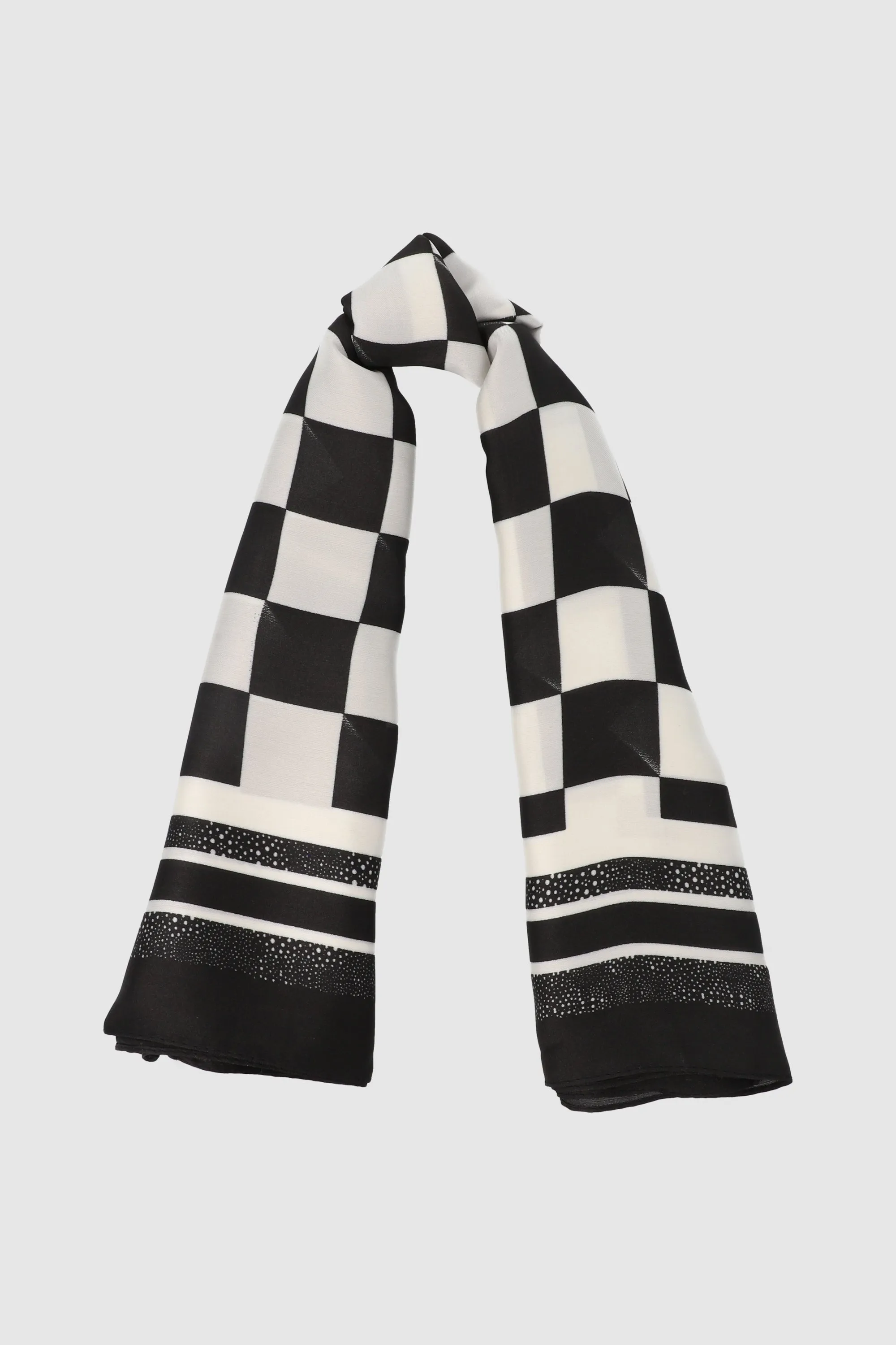 Pañuelo cuadros clasicos sold by Shasa