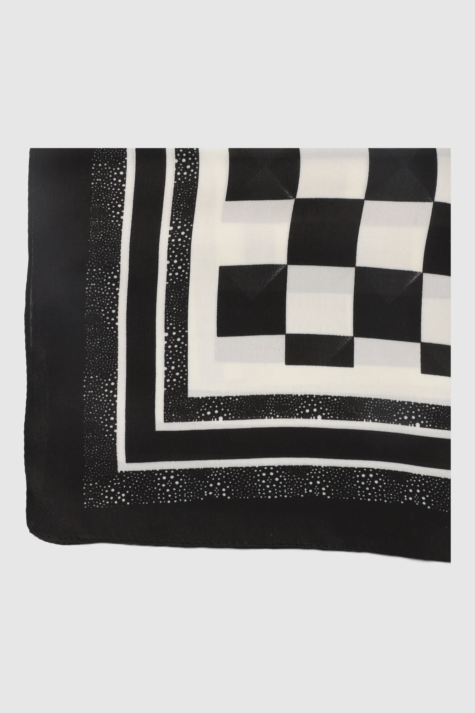 Pañuelo cuadros clasicos sold by Shasa product image thumbnail 3