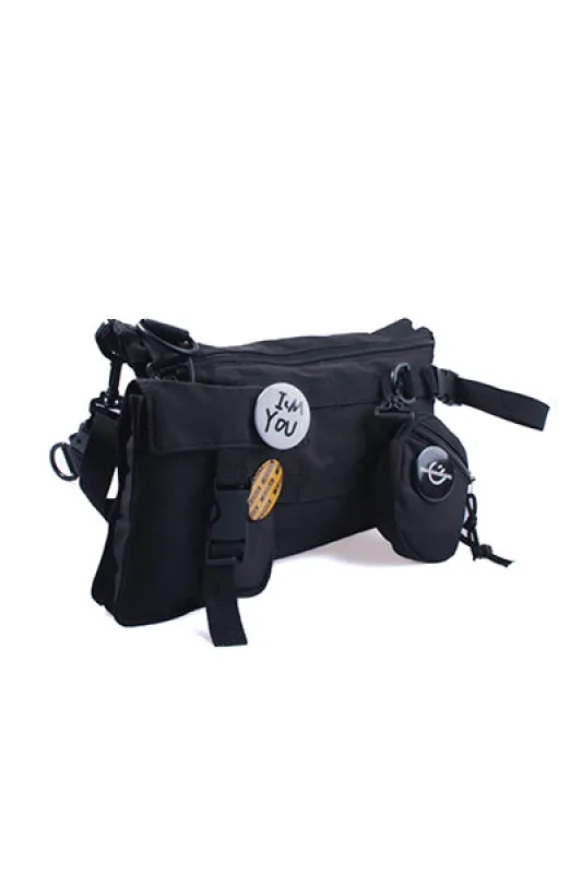 Riñonera multi bolsillos broches sold by Shasa