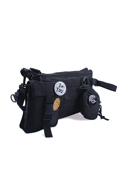 Riñonera multi bolsillos broches sold by Shasa