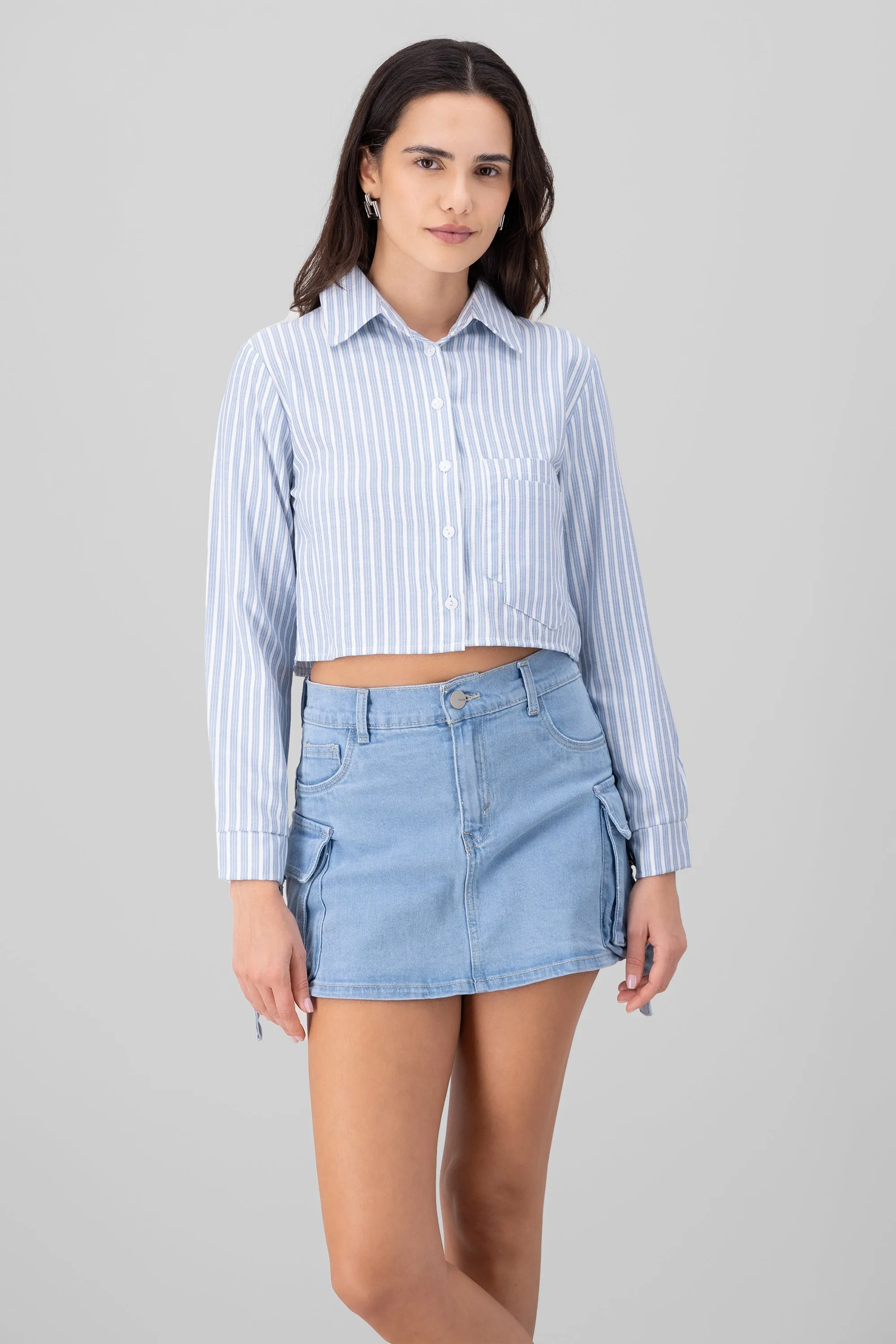 Camisa crop detalle doble bolsa sold by Shasa