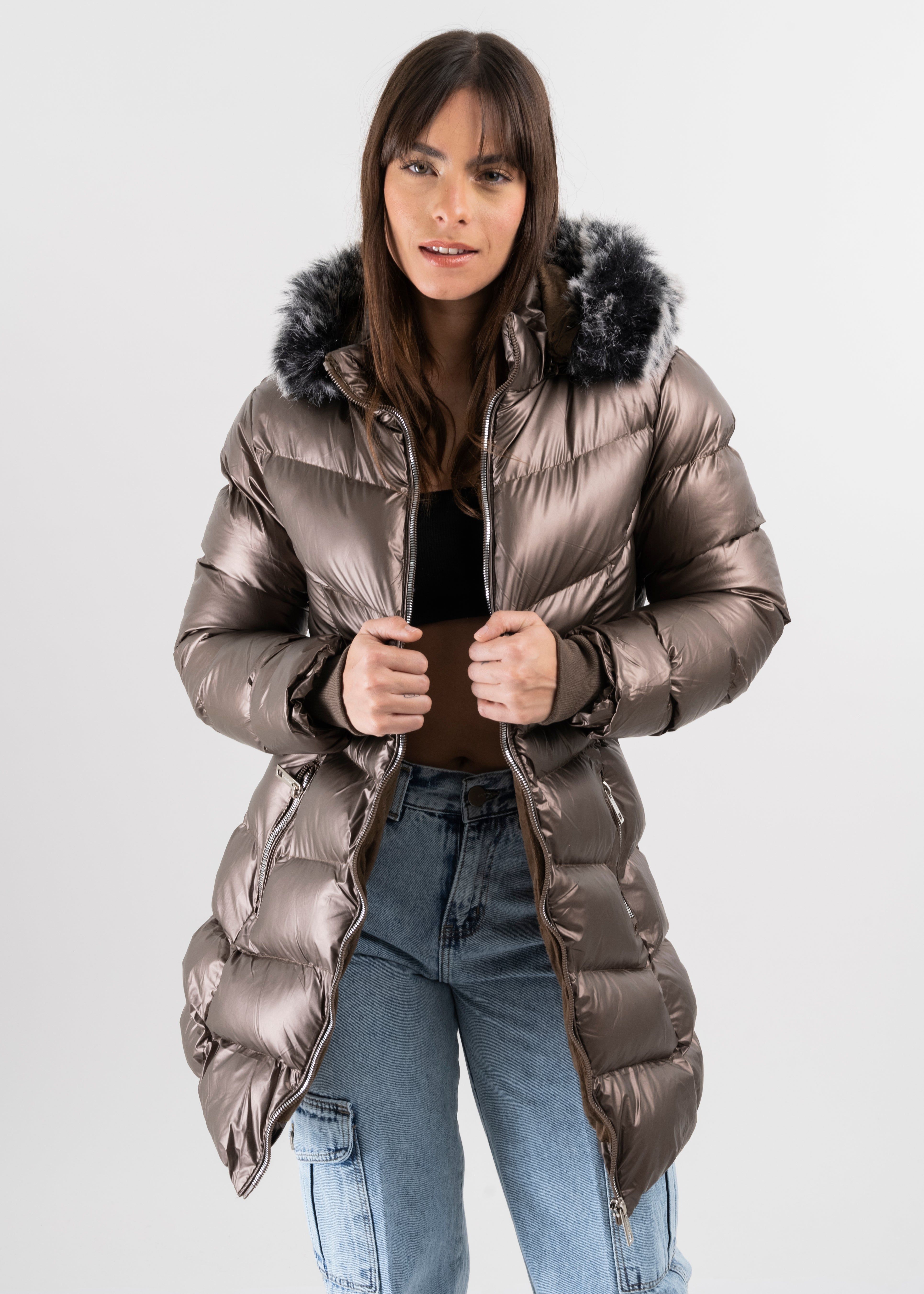 Chamarra capitonada metálica sold by Shasa