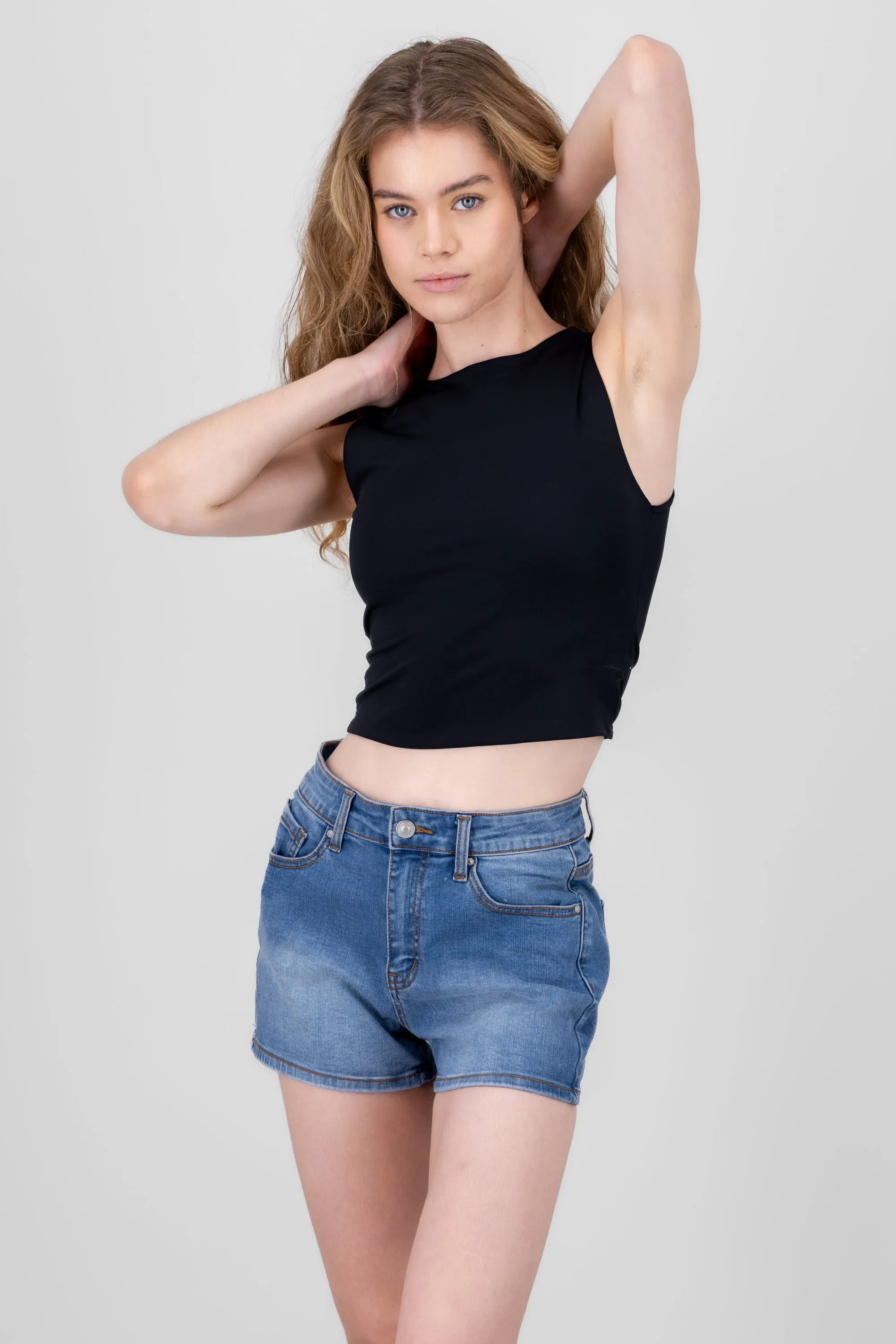 Top sin mangas liso sold by Shasa