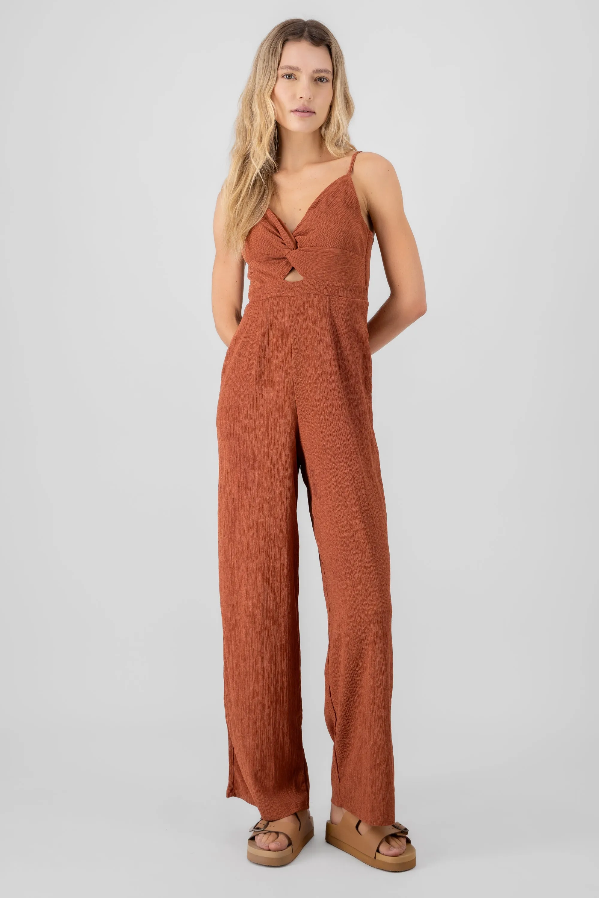 Jumpsuit escote cruzado y abertura sold by Shasa product image thumbnail 2