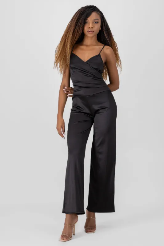 Jumpsuit satin detalle drapeado sold by Shasa