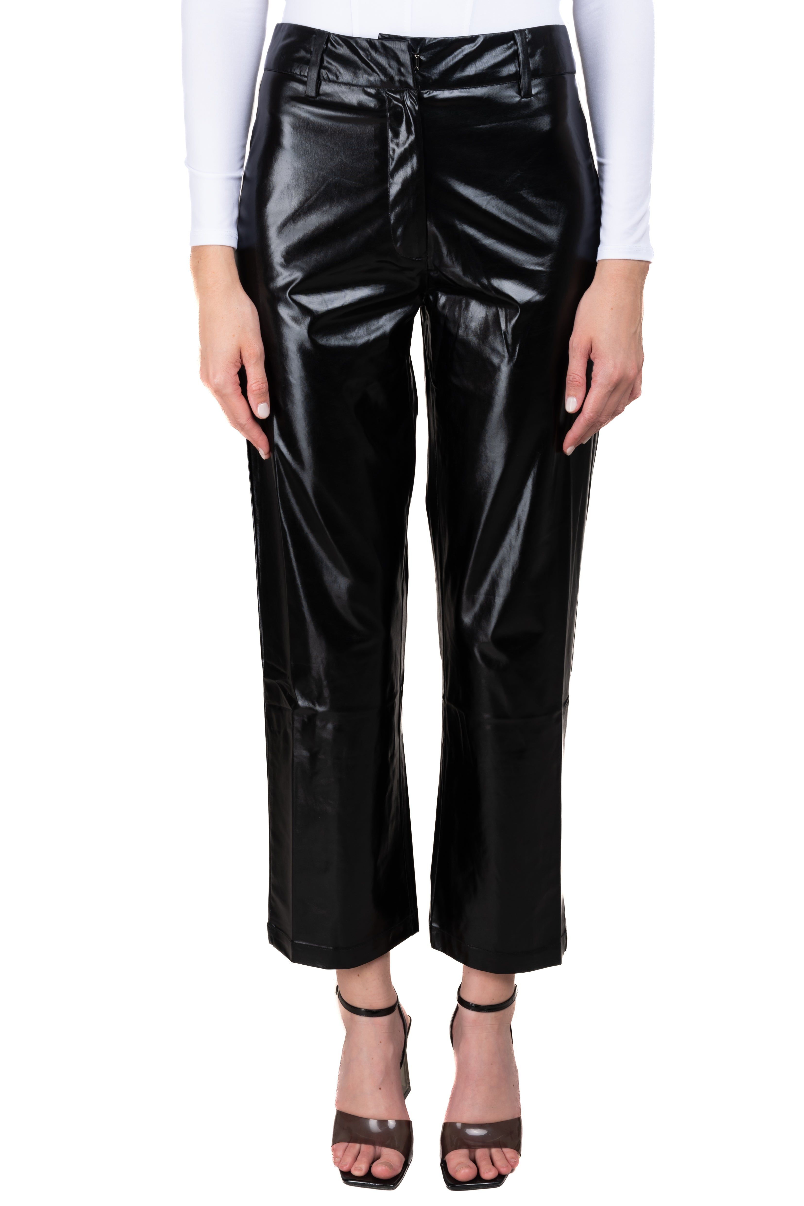 Pantalón recto efecto charol sold by Shasa