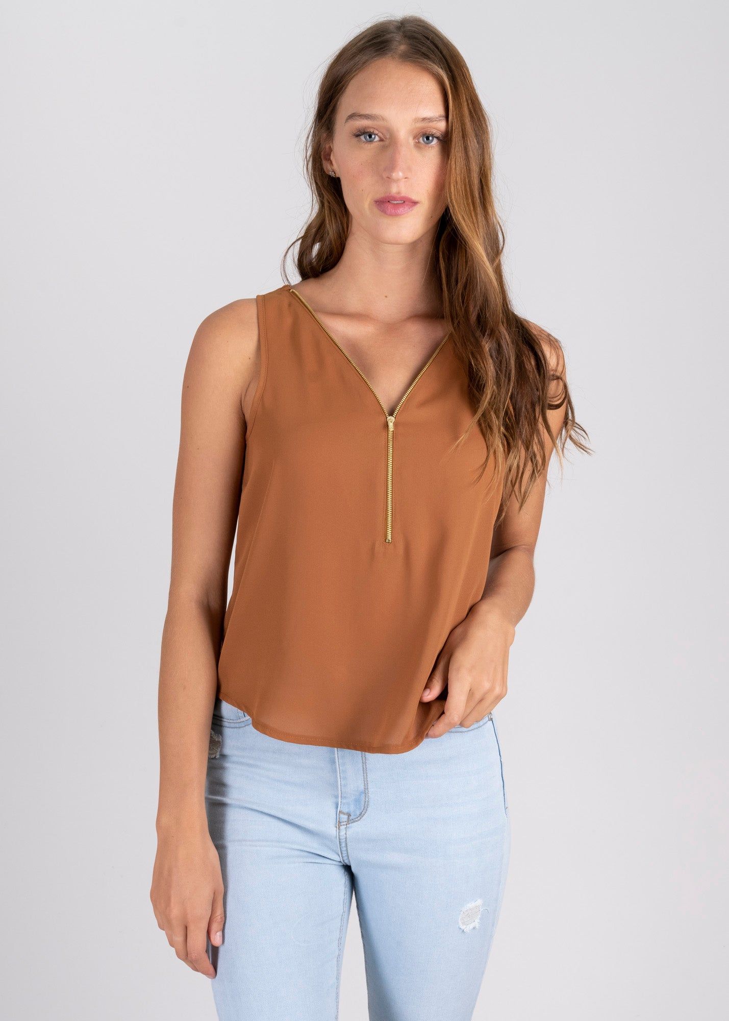 Blusa tirantes cierre delantero sold by Shasa