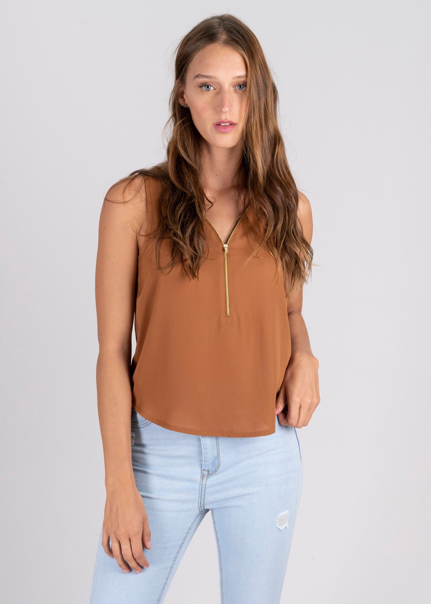 Blusa tirantes cierre delantero sold by Shasa product image thumbnail 2