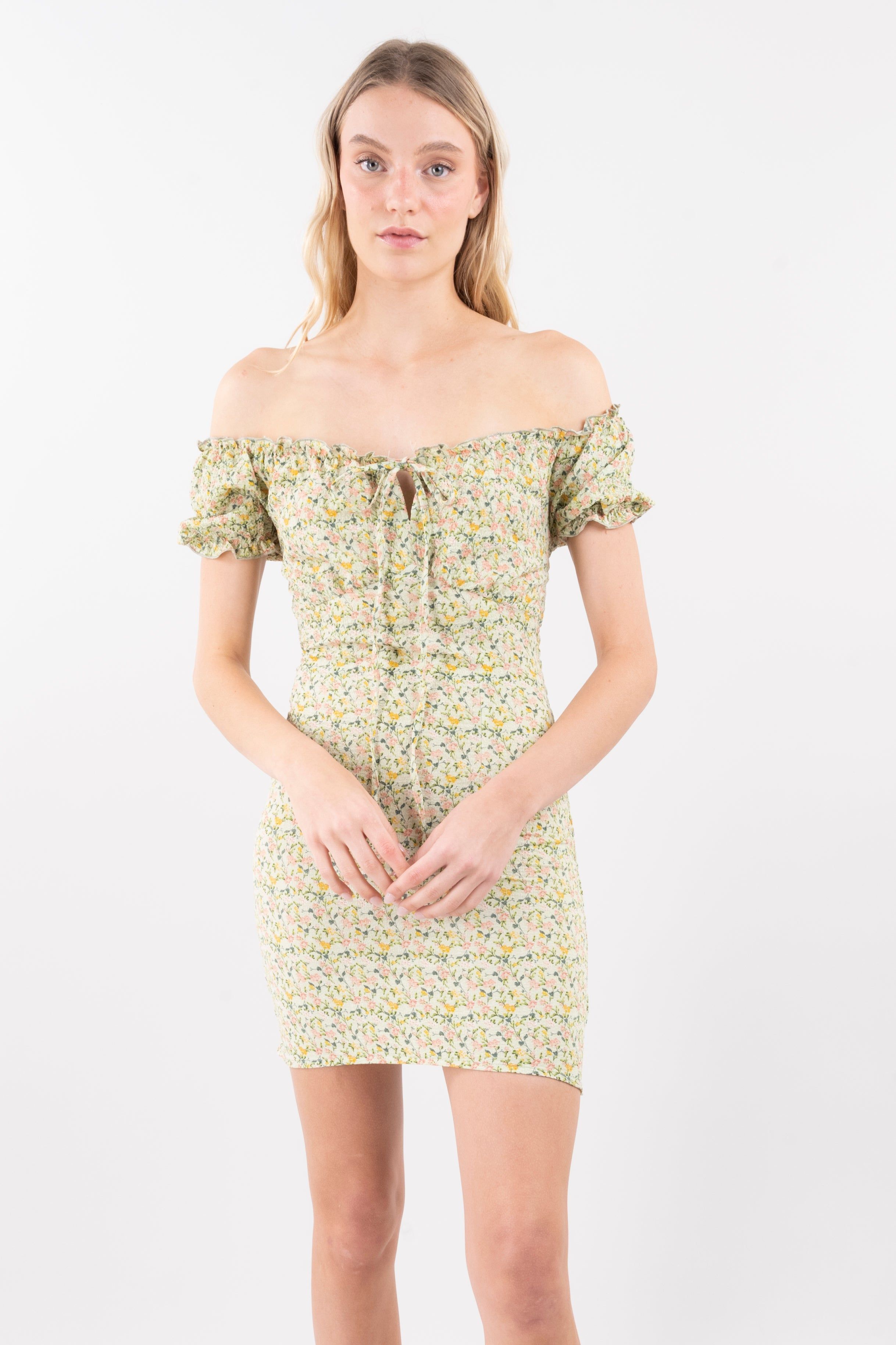 Vestido mini hombros descubiertos flores sold by Shasa