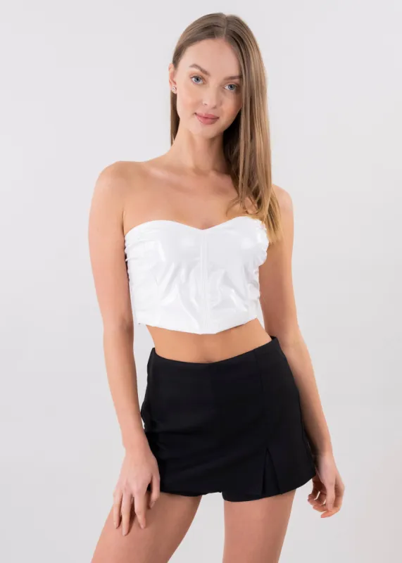 Top corset efecto piel brilloso sold by Shasa