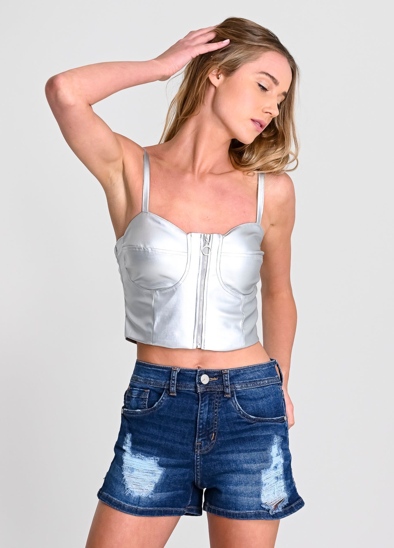 Top crop efecto piel cremallera sold by Shasa product image thumbnail 2