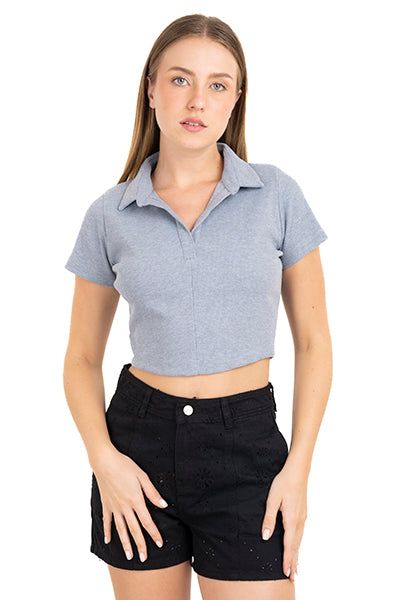 Top tejido suave cuello polo sold by Shasa