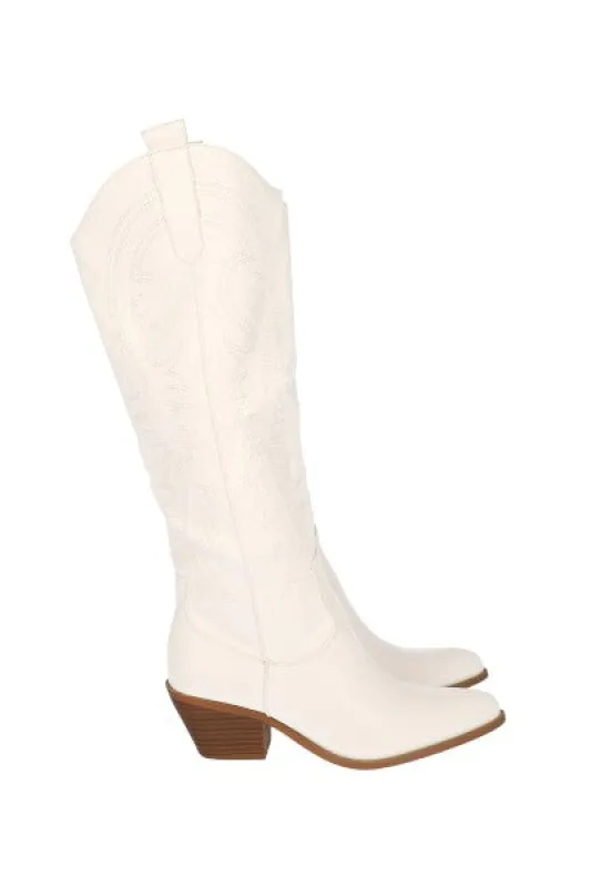 Bota vaquera larga bordados sold by Shasa