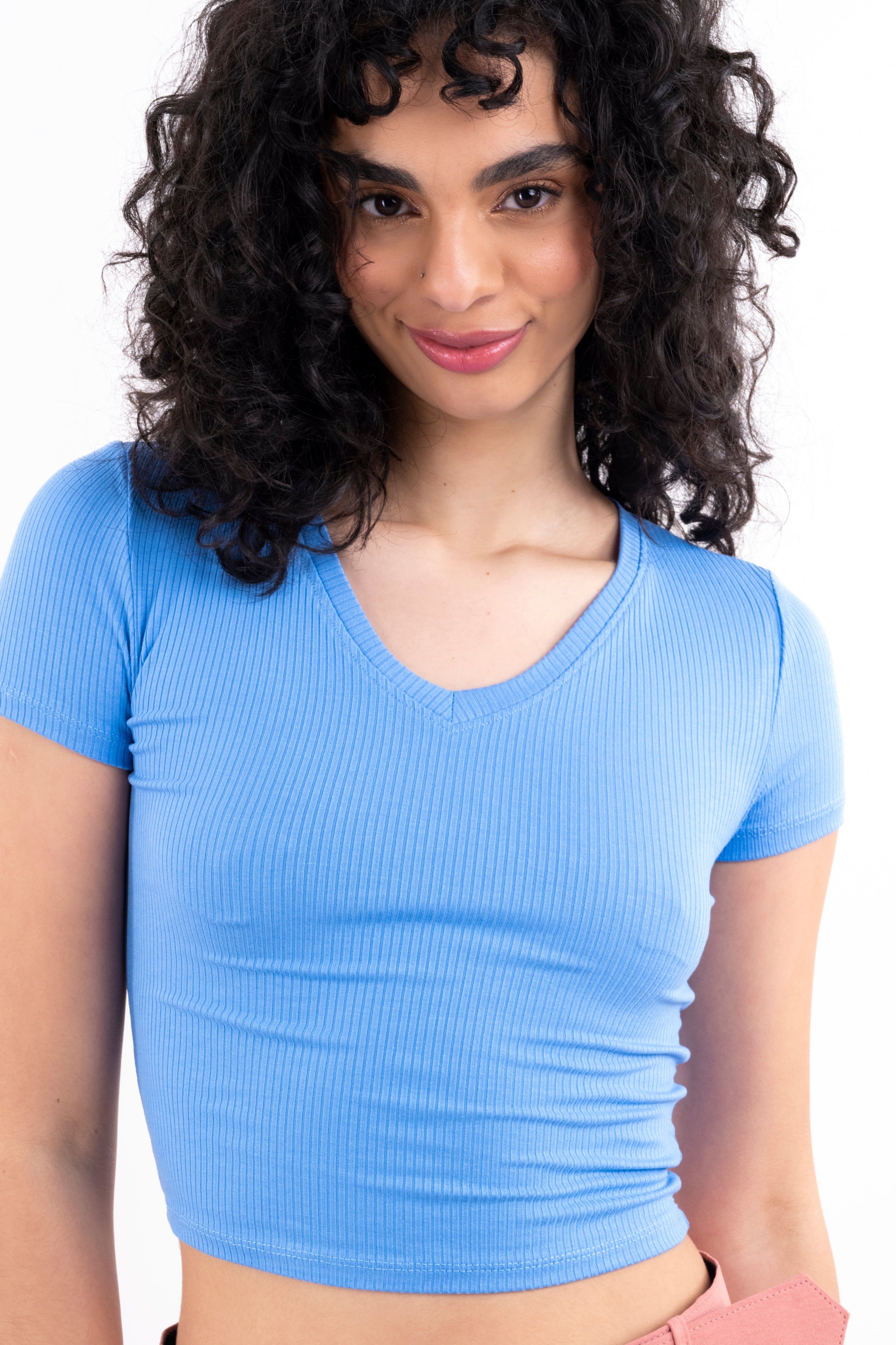 Top acanalado liso cuello v sold by Shasa