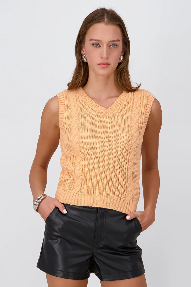 Chaleco Tejido Punto Trenza sold by Shasa