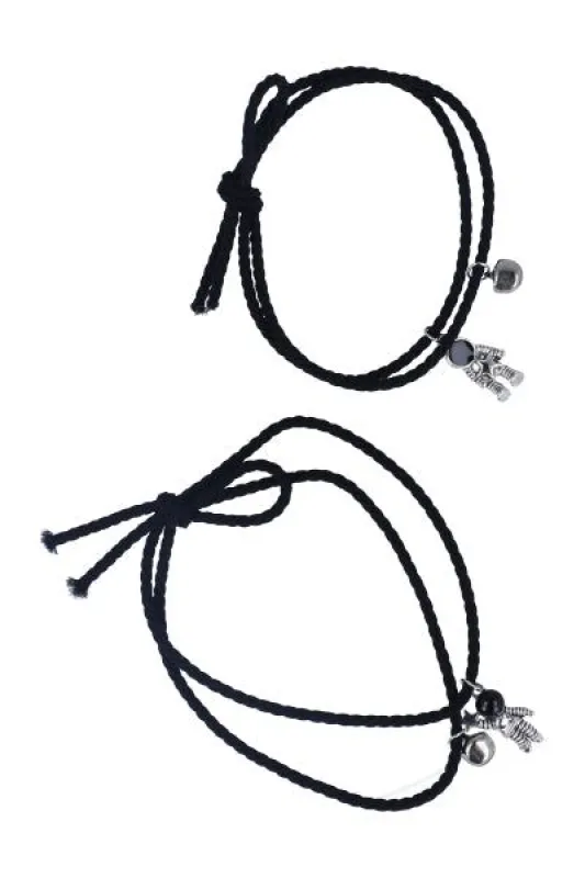 Set 2 pulseras astronauta sold by Shasa