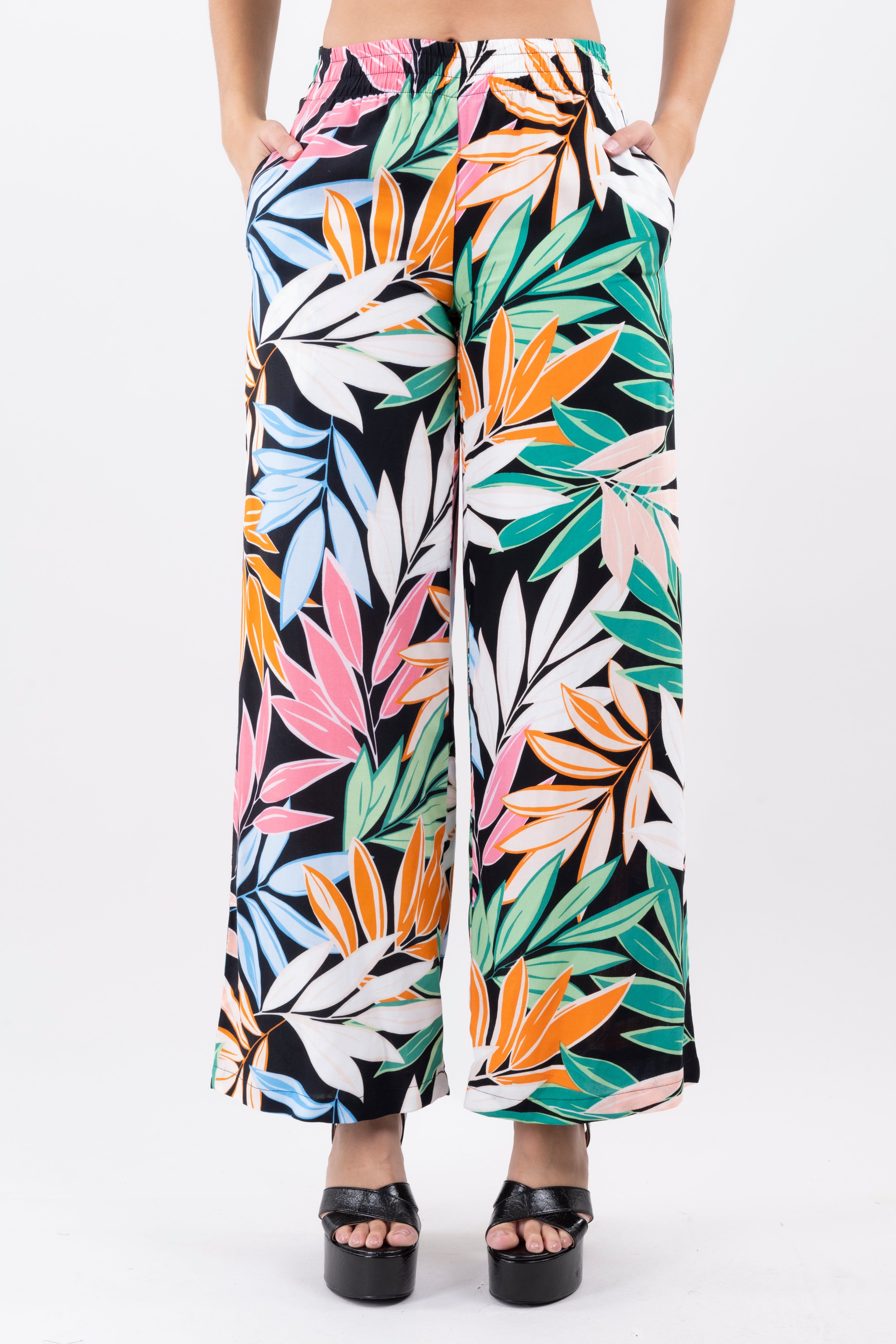 Pantalón amplio estampado tropical sold by Shasa