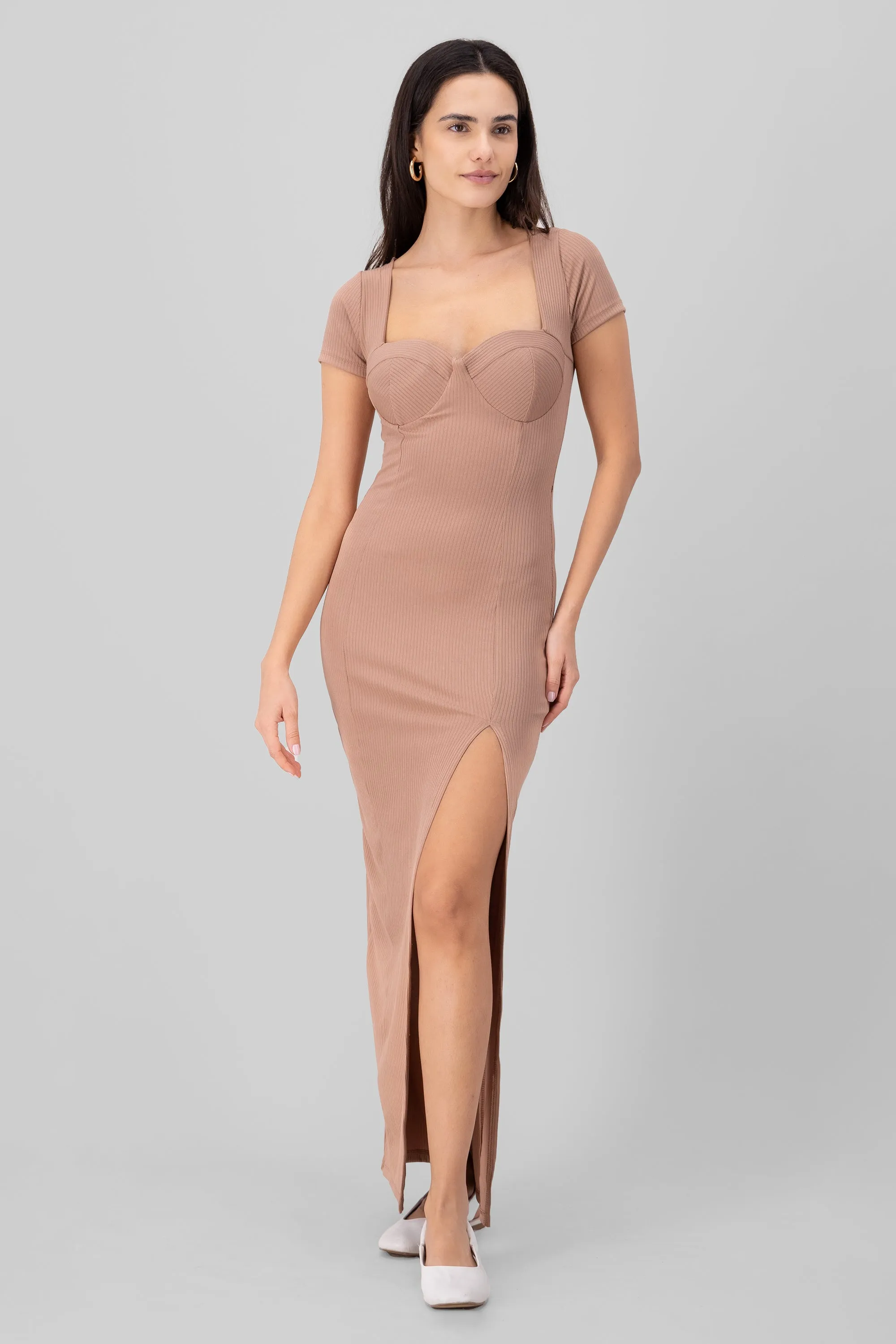 Vestido maxi con copas de rib liso sold by Shasa