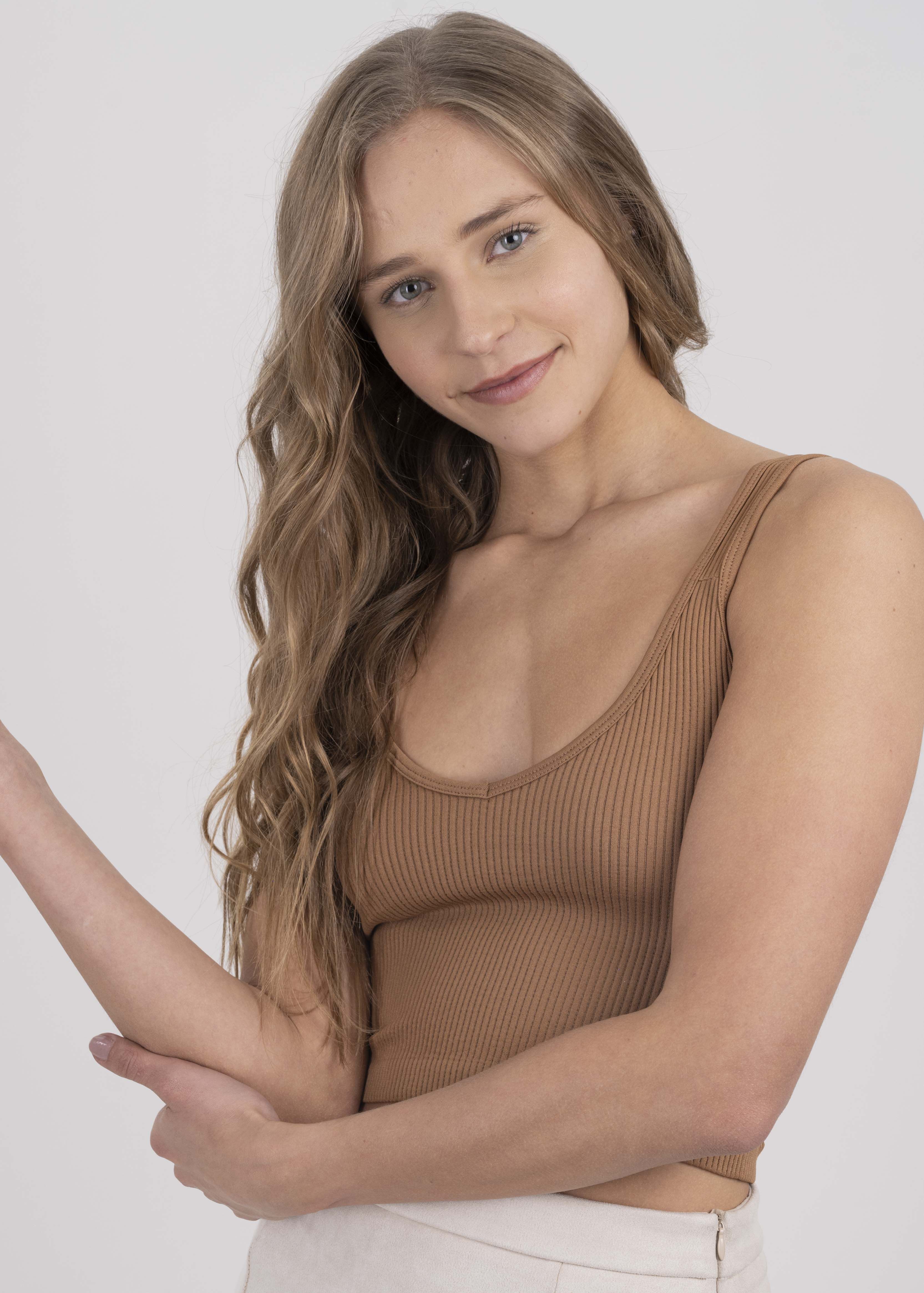 Top acanalado tirante ancho sold by Shasa