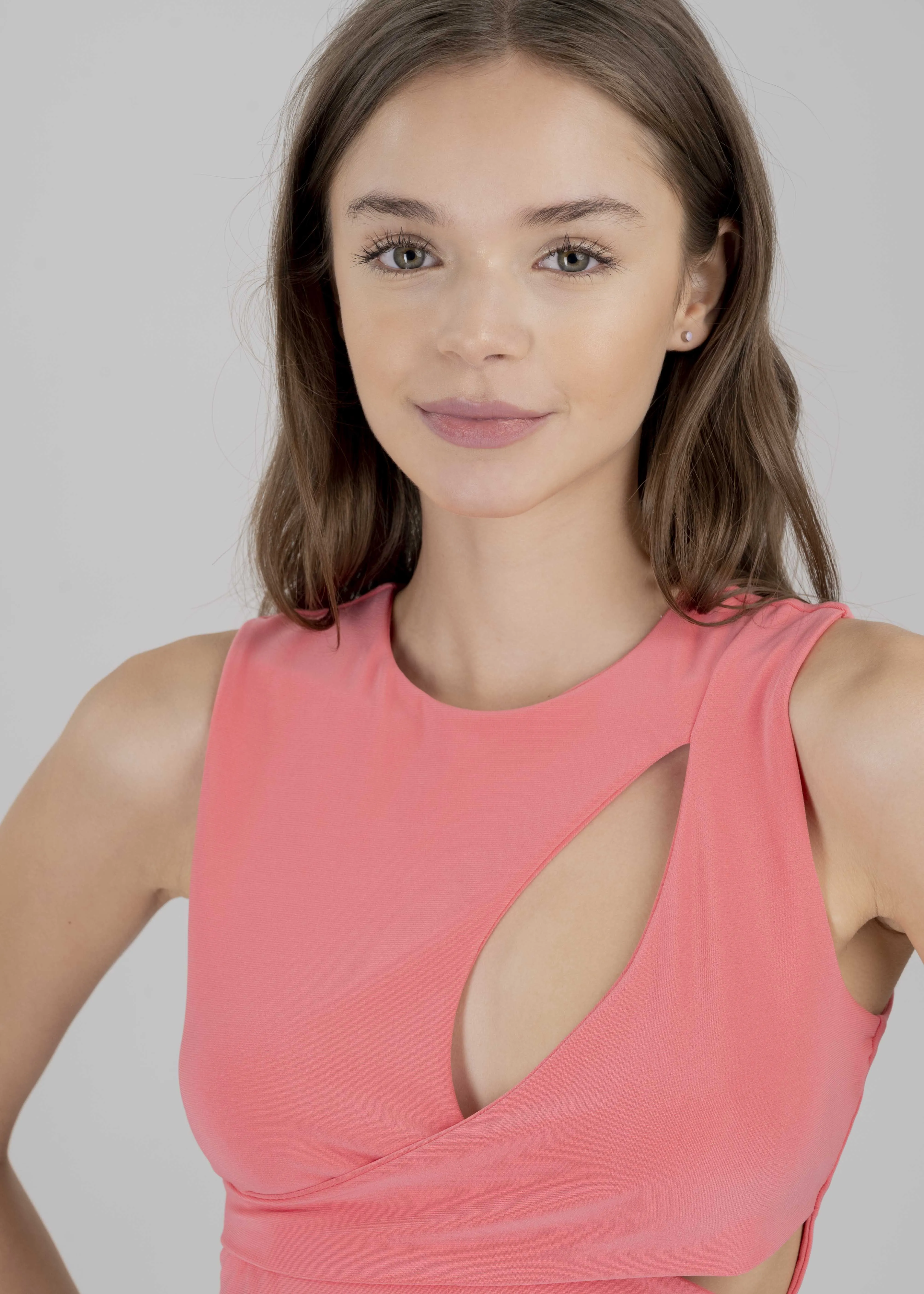 Top crop asimétrico cut out sold by Shasa